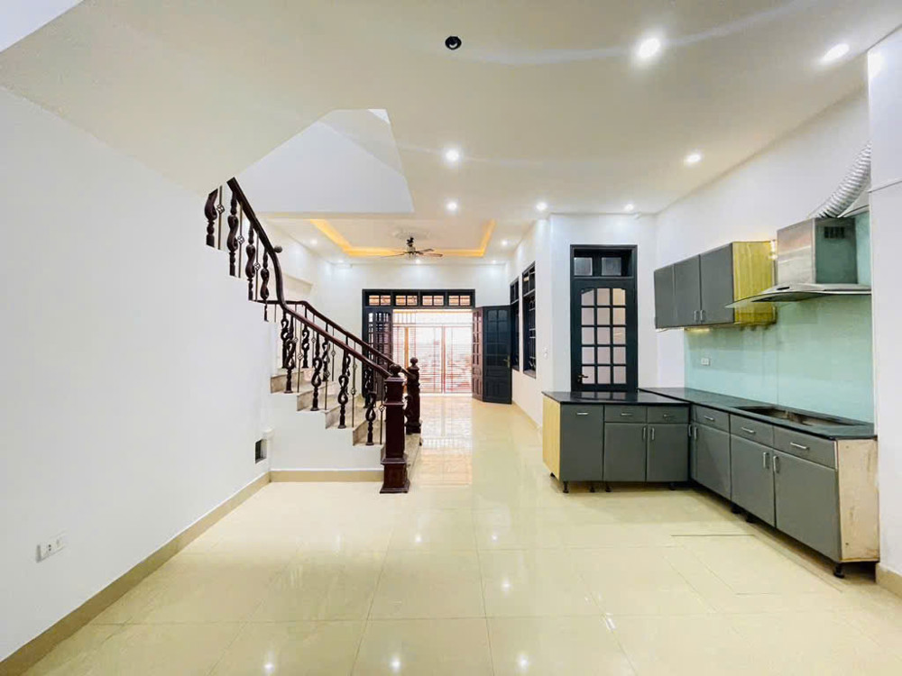 BÁN NHÀ THẠCH BÀN Long Biên – SIÊU HIẾM – 48m – 5 ngủ – Nhà mới kính koong – Giá hơn 7 tỷ - ô tô