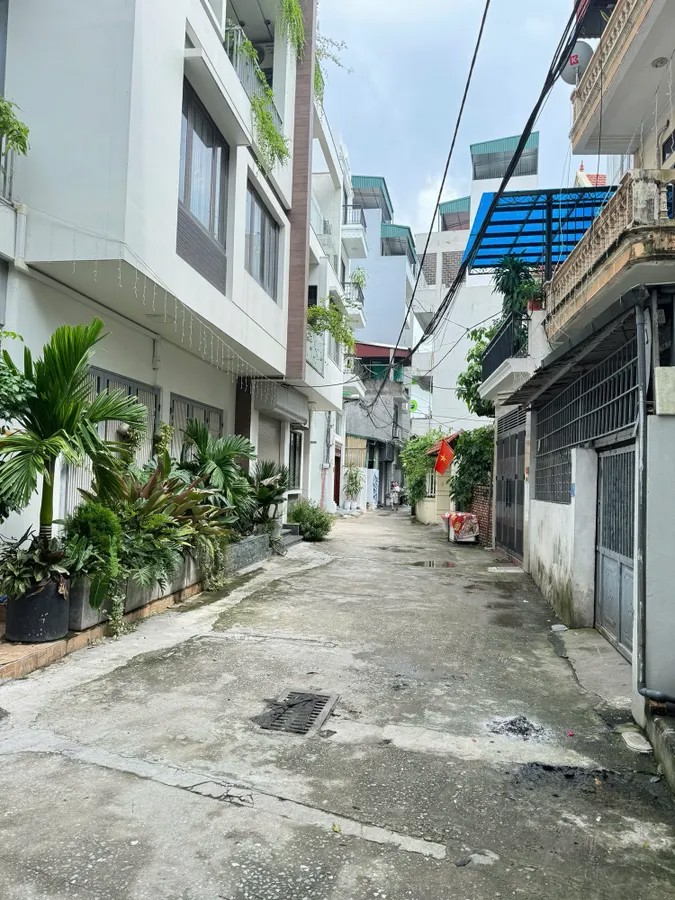 NHÀ MỚI KHU PHÂN LÔ OTO ĐỖ CỬA Thanh Am 38 m2 X 6 Tầng X 10 Tỷ Long Biên Hà Nội