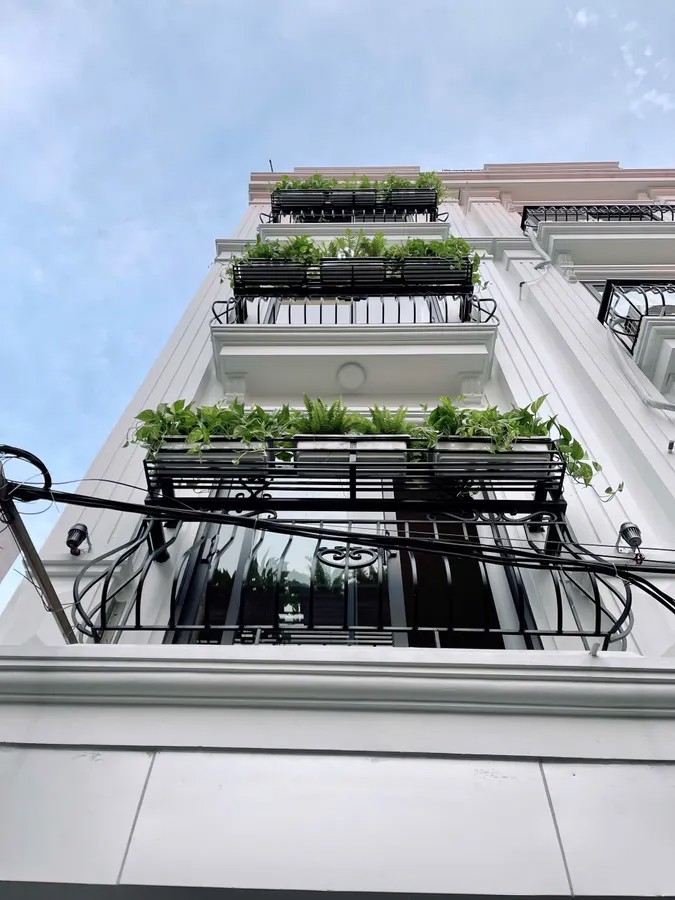 NHÀ MỚI FULL NỘI THẤT Thạch Bàn 40 m2 X 5 Tầng 7.95 tỷ Long Biên Hà Nội