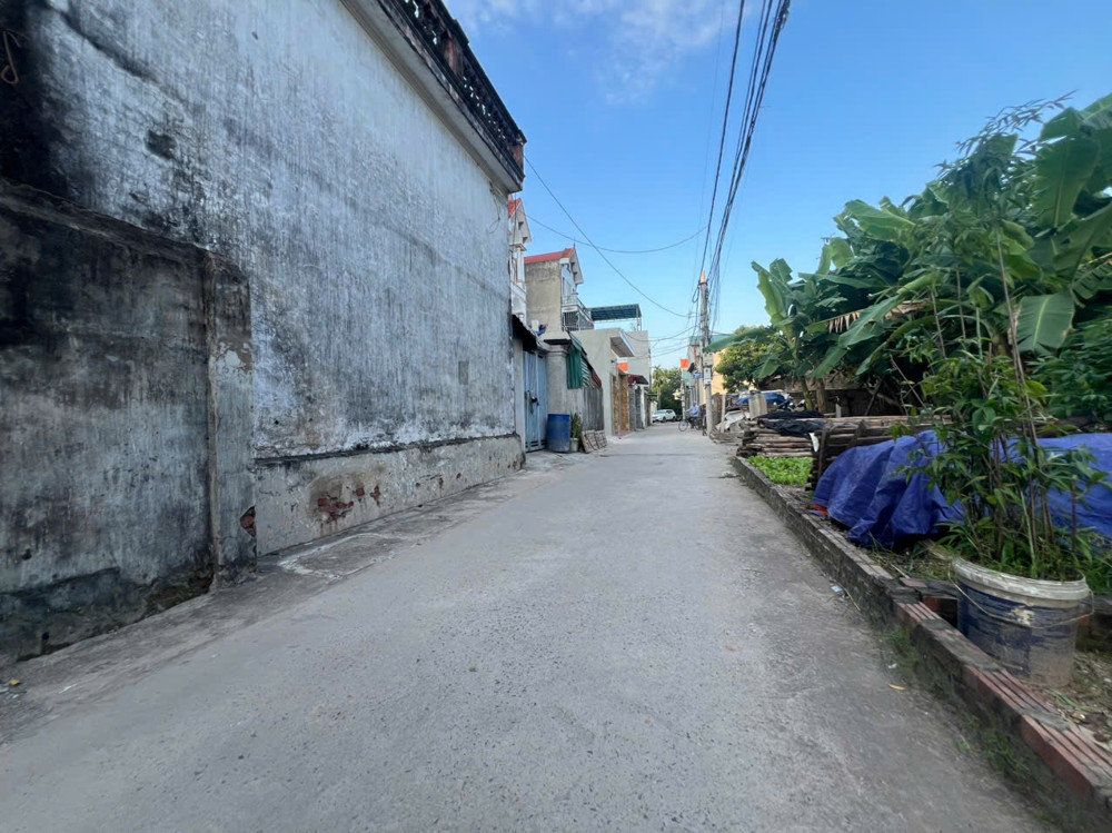 CC EM CẦN BÁN LÔ ĐẤT 43M HIỆP THẬN TÂM HIỆP NGAY CẦU PHÙNG. ĐAN PHƯỢNG. HÀ NỘI.
CHỈ 100M RA TỚI