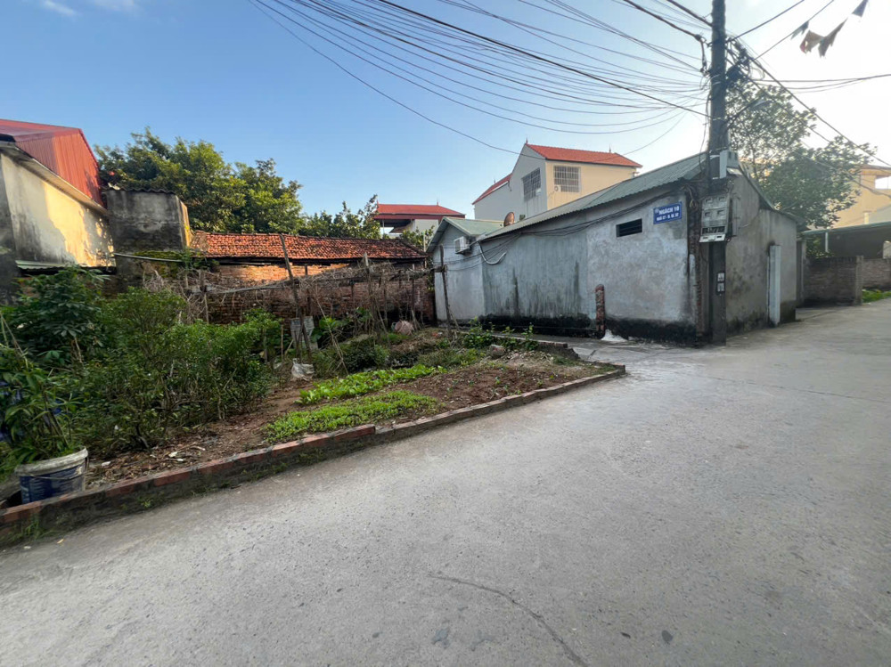 CC EM CẦN BÁN LÔ ĐẤT 43M HIỆP THẬN TÂM HIỆP NGAY CẦU PHÙNG. ĐAN PHƯỢNG. HÀ NỘI.
CHỈ 100M RA TỚI