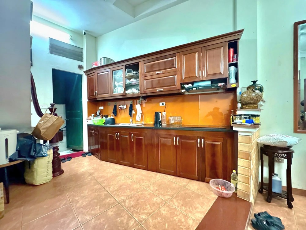 Bán Nhà Lương Định Của 29m2. 5 tầng. mặt tiền 5m. giá 9.5 Tỷ Đống Đa Hà Nội