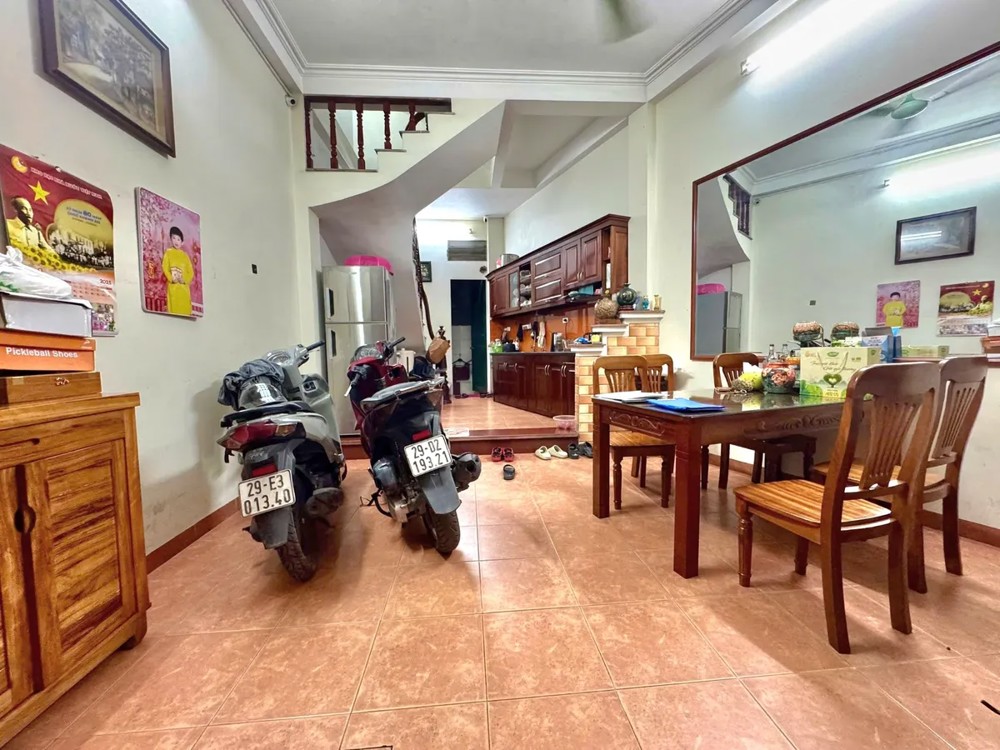 Bán Nhà Lương Định Của 29m2. 5 tầng. mặt tiền 5m. giá 9.5 Tỷ Đống Đa Hà Nội