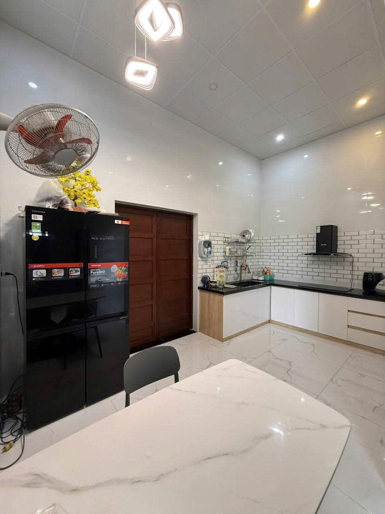 Chuyển chỗ ở cần bán nhà đất 11×45 80 thổ cư mặt tiền nhưa 12 m  giá 2ty4 còn  thương lương