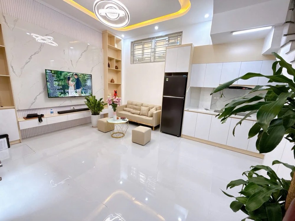 Bán Nhà Thịnh Quang 31m2. 5 tầng. mặt tiền 4m. giá 7.75 Tỷ Đống Đa Hà Nội