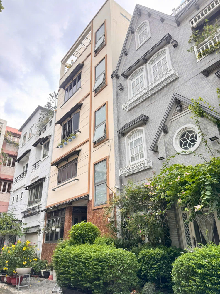 BÁN  NHÀ 4 TẦNG XE HƠI NGỦ TRONG NHÀ Đ. VÕ THỊ SÁU, QUẬN 3 - TẬP ĐOÀN VIETTEL TỪNG DỰ KIẾN MUA LẠI