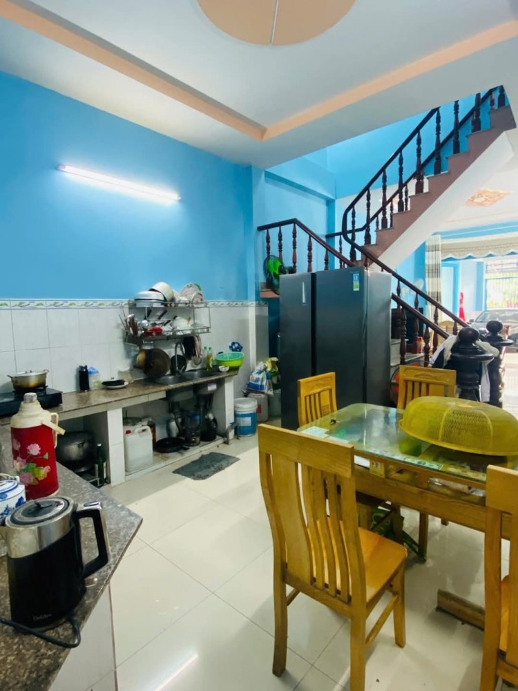 Bán nhà 2 Tầng Dĩ An,SHR đường nhựa 16M,ngay chợ kinh doanh buôn bán tốt