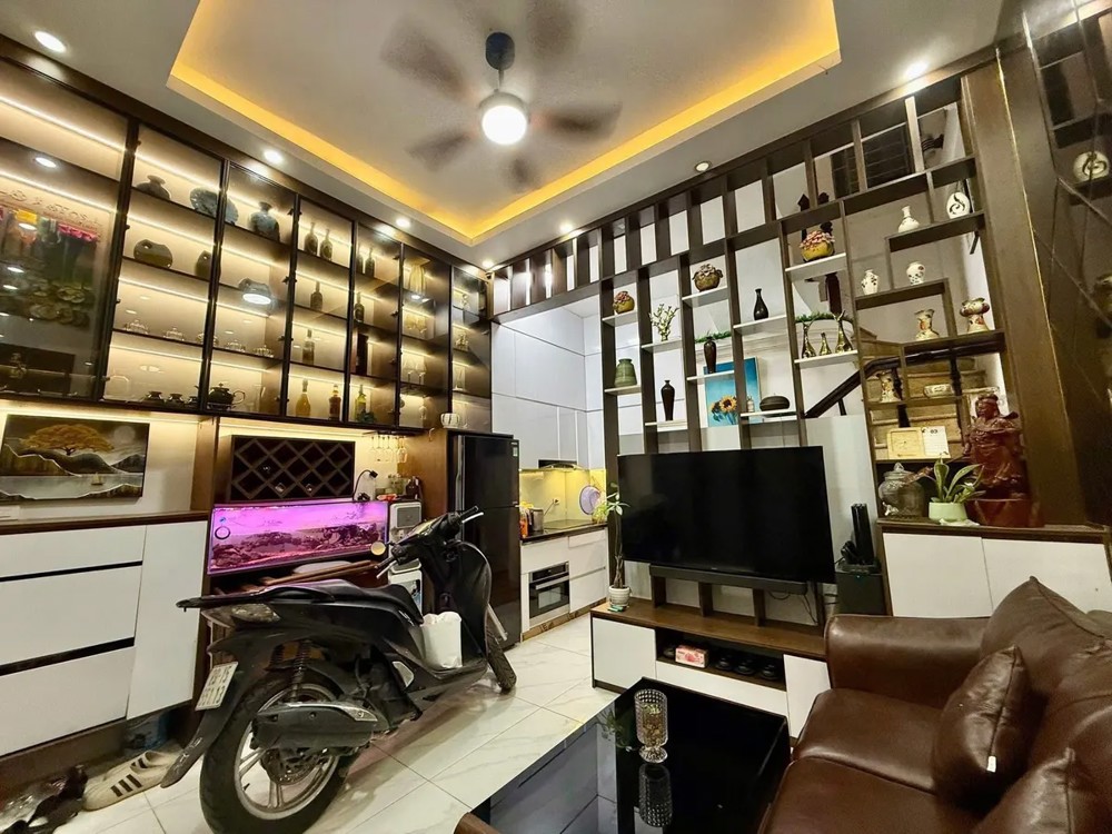 💡 Bán nhà KHƯƠNG Đình. MẶT TIỀN TO ĐẸP - NỘI THẤT XỊN - VÀI BƯỚC ROYAL CITY