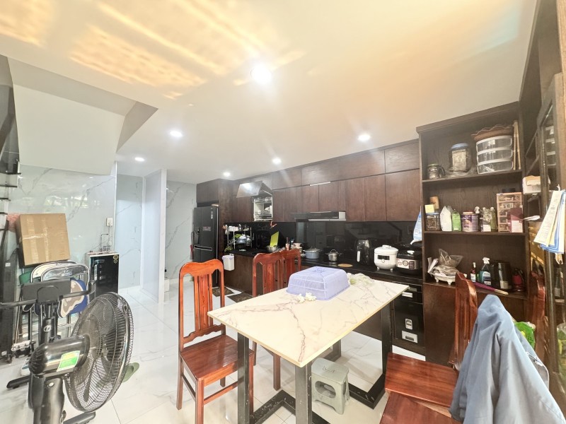 Bán nhà  đường Số 15, Hiệp Bình Phước, Thủ Đức. DT 62m2, 5 tầng, 5PN, sổ hồng. Giá 8.5 tỷ