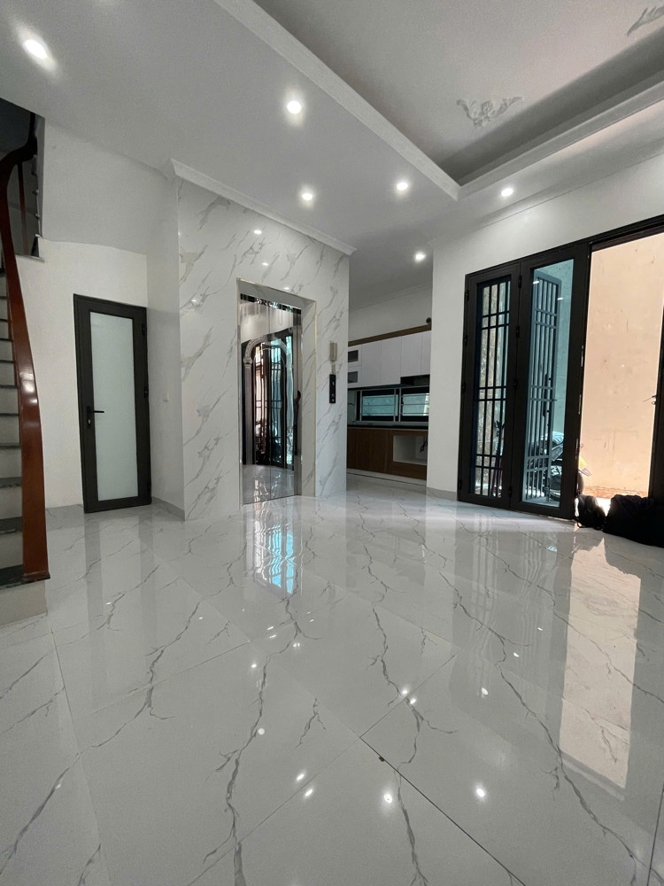 Nhà Liên Mạc - Thang Máy - Oto - Kinh Doanh - 32m2 x 5t Giá chỉ 5.7 tỷ Nhanh Thì Còn!