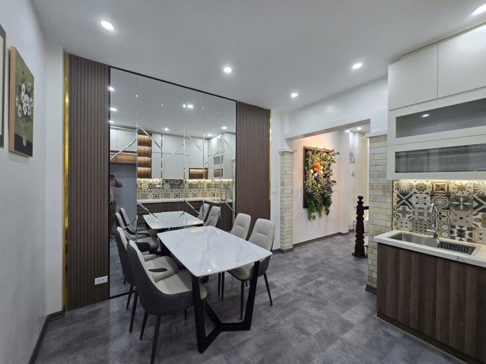 CẦU GIẤY 43M-11,5 TỶ NHÀ ĐẸP GẦN PHỐ,LÔ GÓC,DÂN XÂY,NGÕ BA GÁC,NỞ HẬU