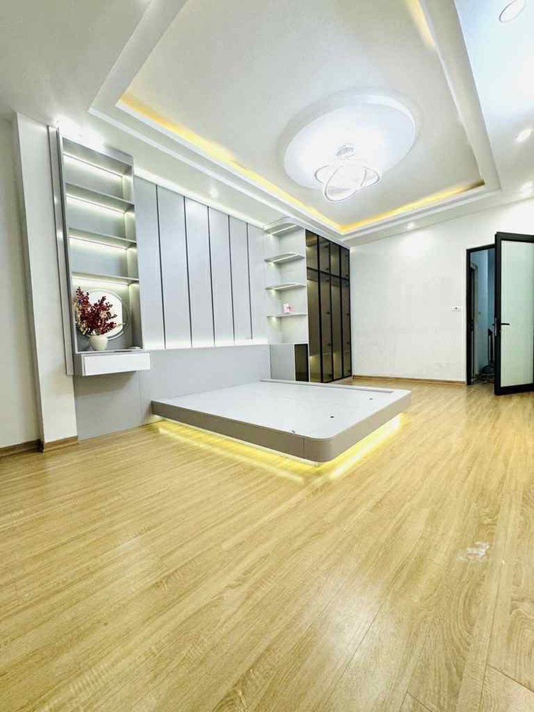 bán nhà Nguyễn Văn Cừ, gara ôtô, ngõ thông, kinh doanh