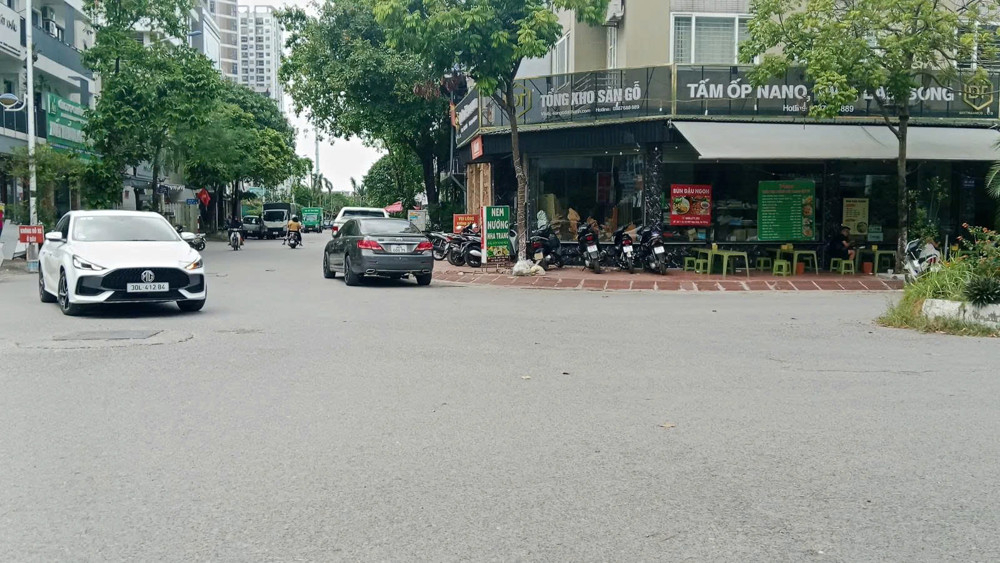 Bán LK KĐT Văn Phú, Hà Đông, 90m2, 5 tầng, ngay quận uỷ - Metro Hà Đông, ô tô tránh, vỉa hè KD, giấ
