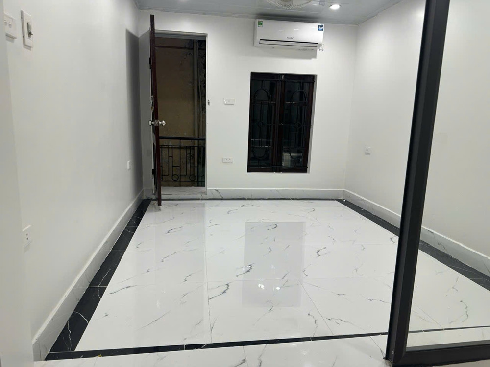 Bán căn hộ tập thể phố Trần Đại Nghĩa, 110m2 tầng 2, 4.5 tỷ SĐCC