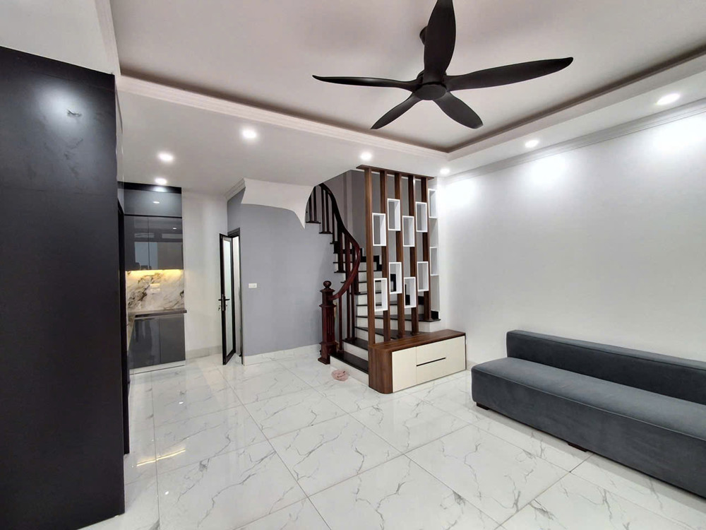 NHÀ MỚI 5 TẦNG FULL NỘI THẤT NGUYỄN VĂN CỪ- LONG BIÊN 36m2 X 7.6 tỷ