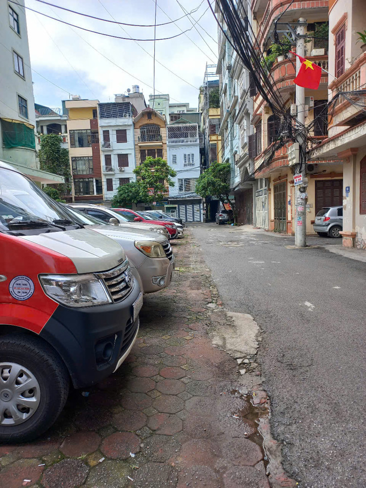 BÁN NHÀ CẤP 4 NGUYỄN XIỂN, PHÂN LÔ OTO TRÁNH, GẦN PHỐ, NGÕ THÔNG, MẶT TIỀN 4M, CHỈ 9.X TỶ