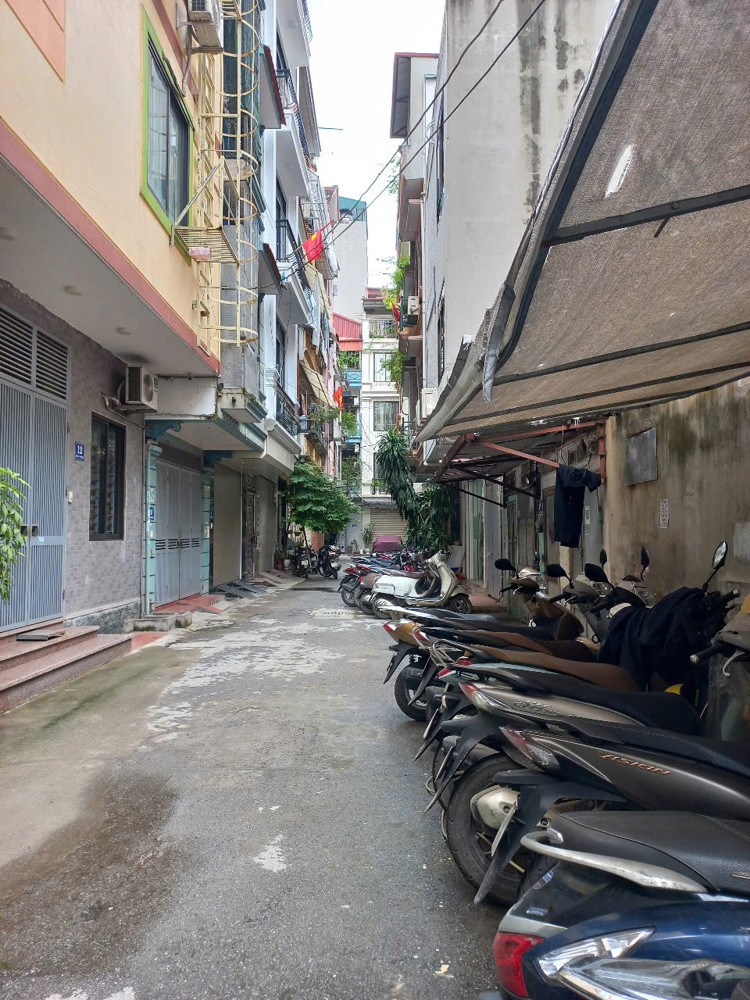 BÁN NHÀ CẤP 4 NGUYỄN XIỂN, PHÂN LÔ OTO TRÁNH, GẦN PHỐ, NGÕ THÔNG, MẶT TIỀN 4M, CHỈ 9.X TỶ