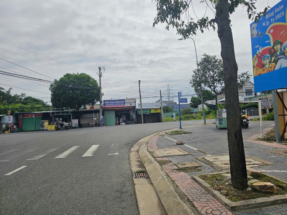 ĐẤT  ĐẸP – GIÁ TỐT  – Cần Bán nhanh lô đất đẹp tiềm năng lớn tại phường Long Hương, TP Hồ Chí Minh
