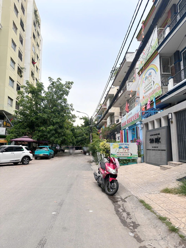 Nhà mới 6*20m đường nội bộ Tạ Quảng Bửu P5Q8 xe hơi trong nhà