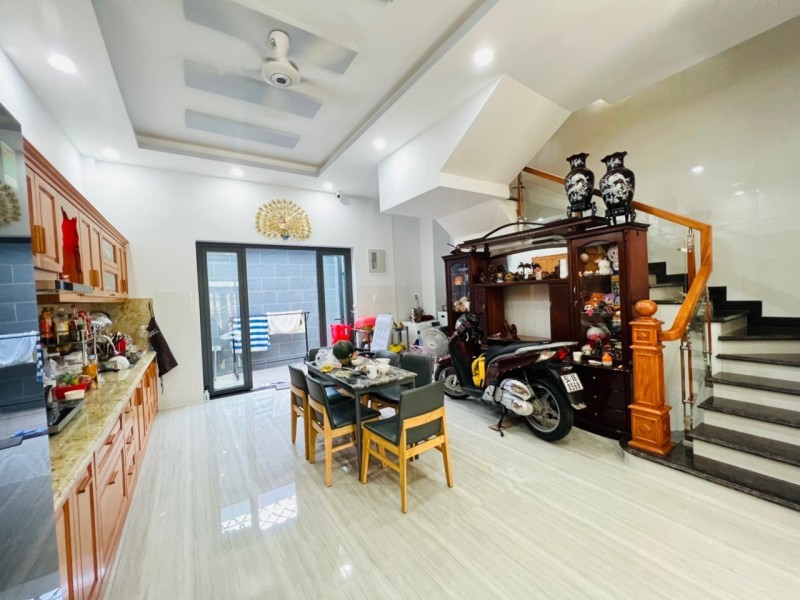 Bán nhà 4 tầng, 3PN đường Lê Đình Quản, Cát Lái, Q.2. TP HCM. DT 96m2, SH, giá 9.15 tỷ