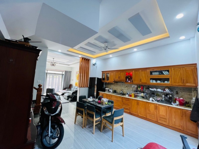 Bán nhà 4 tầng, 3PN đường Lê Đình Quản, Cát Lái, Q.2. TP HCM. DT 96m2, SH, giá 9.15 tỷ