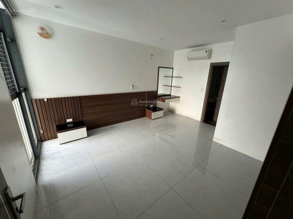 (Chuẩn giá) căn 3PN2WC 127m2 thông thủy - New Skyline BC Đông Nam, 9.35 tỷ