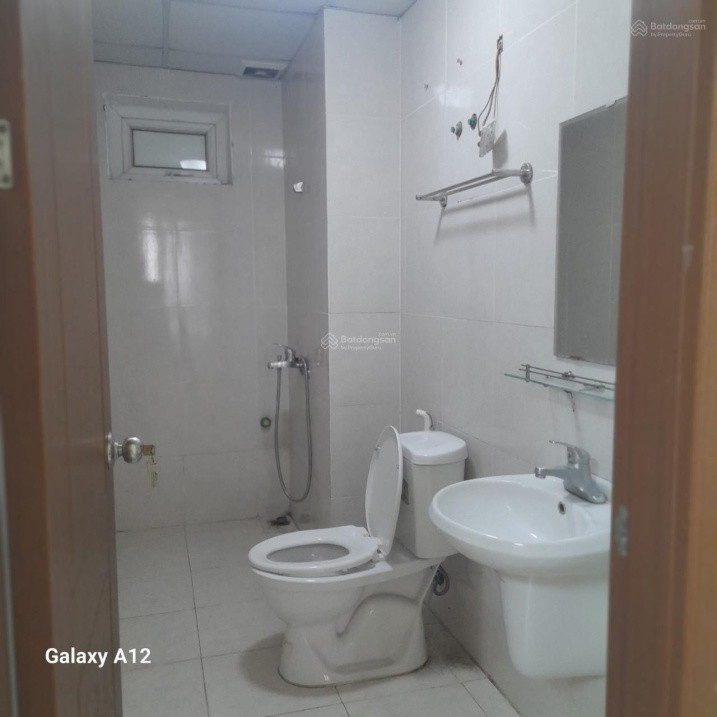 Cần bán căn 2N2W - 58.5m2 - tòa 30T Nam Trung Yên nguyên bản - có sổ. Giá 5.3 tỷ