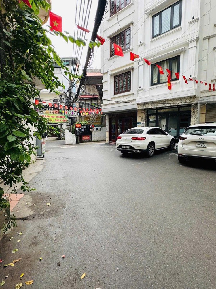 Bán nhà Tây Hồ - Lạc Long Quân, DT65m2, MT4.4m, 7 tầng, 4p.ngủ, gara ôtô, ôtô đỗ cửa ngày đêm, View