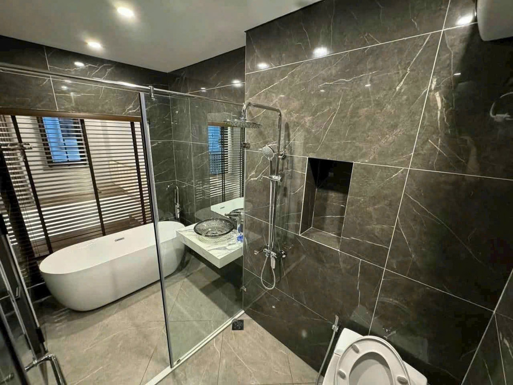 BÁN NHÀ ĐẸP THẠCH BÀN LONG BIÊN, MỚI TINH-THANG MÁY-OTO ĐỖ CỬA-50M NHỈNH 9 TỶ