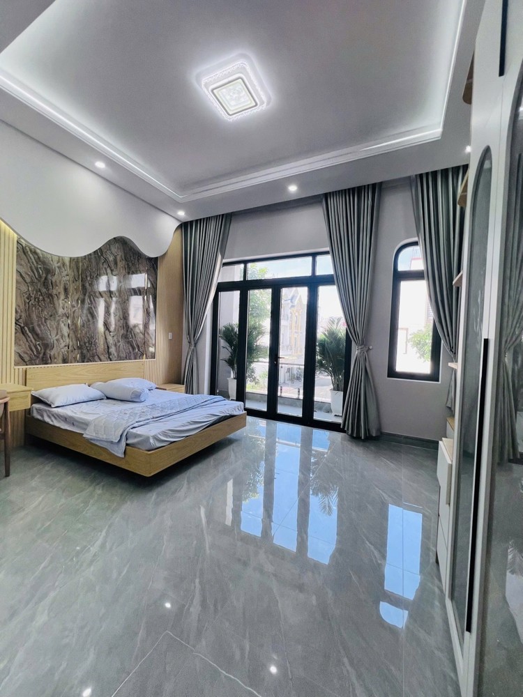 NHÀ ĐẸP 1 TRỆT 1 LỬNG 2 LẦU – SÂN THƯỢNG TRƯỚC SAU - CHIÊU LIÊU - DĨ AN