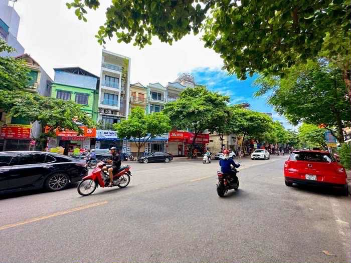 bán nhà mặt phố Ngọc Lâm, 60m, mặt tiền 5m, vỉa hè rộng, kinh doanh ngày đêm