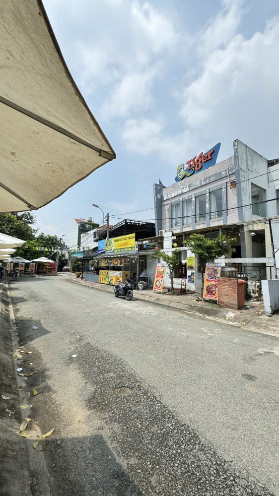 Đất Mặt Tiền KDC Bình Chánh View Sông Hồ - Sát Quận 8 - Đang Có Dòng Tiền Cho Thuê - Ngang Khủng