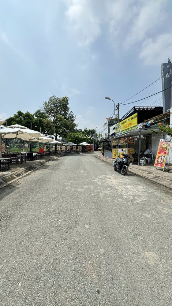 Đất Mặt Tiền KDC Bình Chánh View Sông Hồ - Sát Quận 8 - Đang Có Dòng Tiền Cho Thuê - Ngang Khủng