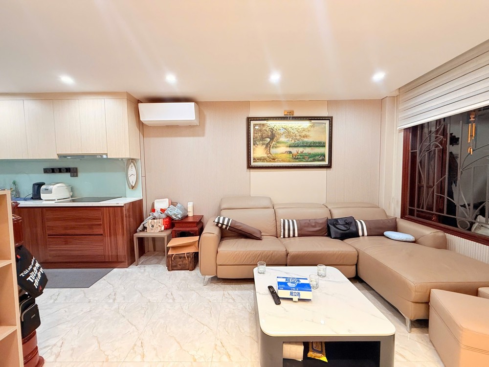 Bán nhà Lạc Long Quân DT40m2, 5 tầng, mặt tiền 4m, 3 P. ngủ, gần ôtô, tiện ích bạt ngàn