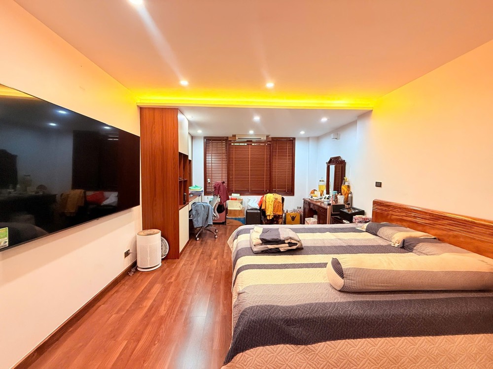 Bán nhà Lạc Long Quân DT40m2, 5 tầng, mặt tiền 4m, 3 P. ngủ, gần ôtô, tiện ích bạt ngàn
