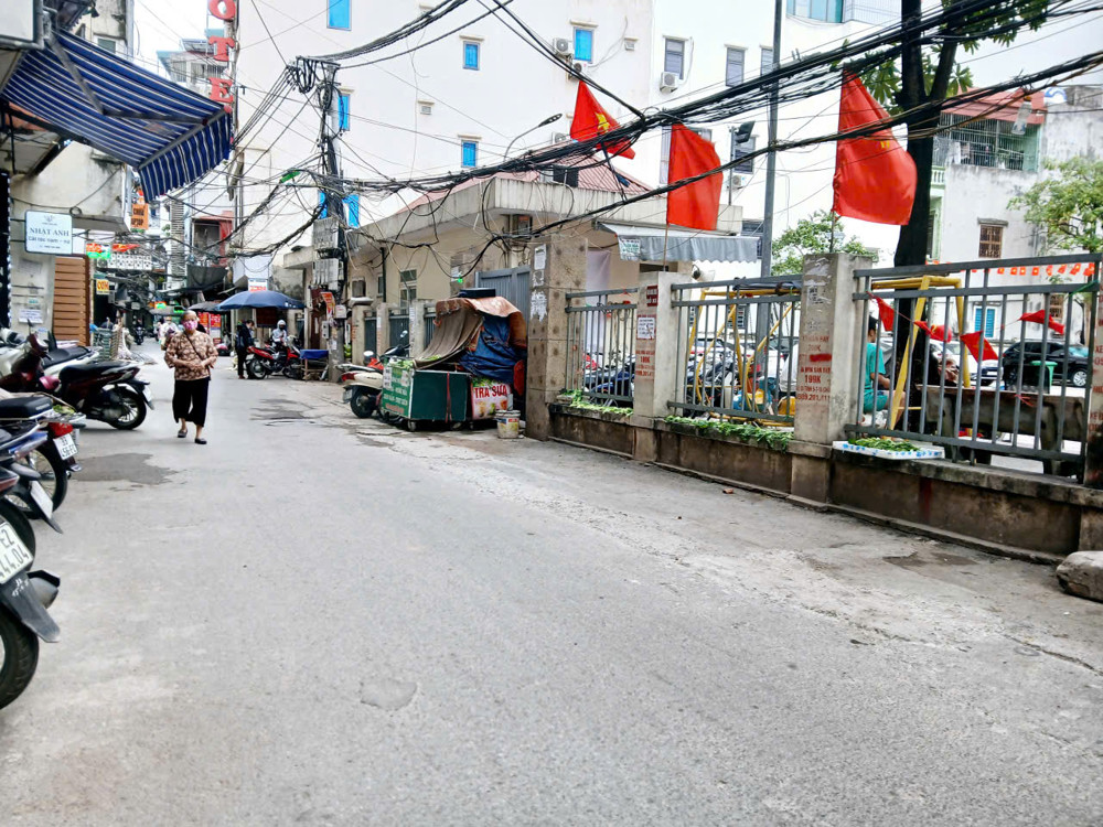 CC CẦN BÁN CĂN NHÀ 2.5 TẦNG  DIỆN TÍCH 33M.NĂM NGAY GIỮA TRUNG TÂM HÀ NỘI, CHỈ VÀI TRĂM MÉT LÀ RA