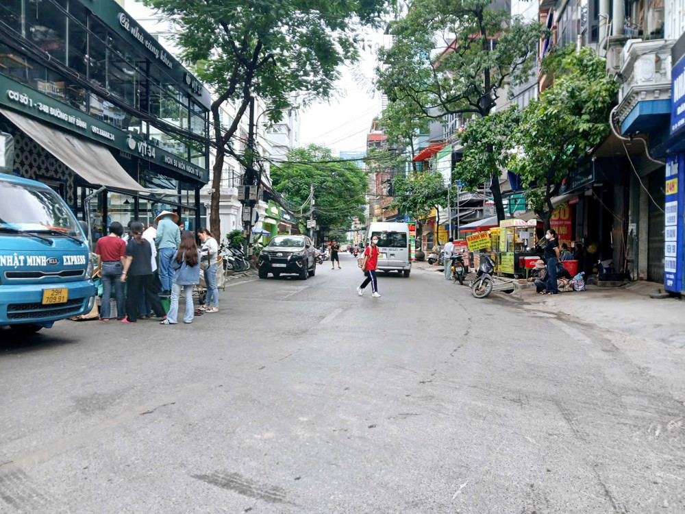 CC CẦN BÁN CĂN NHÀ 2.5 TẦNG  DIỆN TÍCH 33M.NĂM NGAY GIỮA TRUNG TÂM HÀ NỘI, CHỈ VÀI TRĂM MÉT LÀ RA
