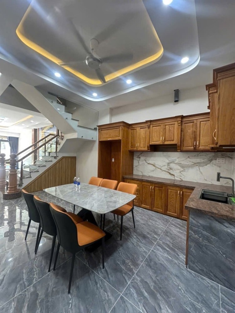 Bán nhà 2 Tầng ĐẸP,nhà mới 100%,FULL nội thất,đường nhựa 13M,gần Chiêu Liêu