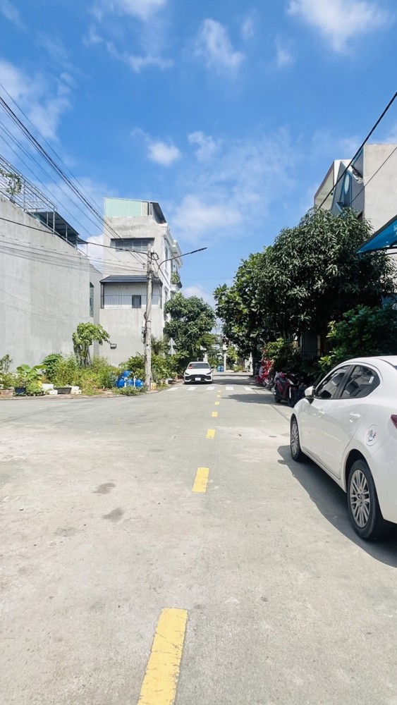 Bán nhà 2 Tầng ĐẸP,nhà mới 100%,FULL nội thất,đường nhựa 13M,gần Chiêu Liêu