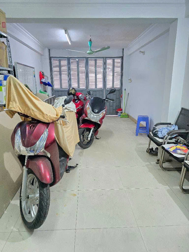 Nhà Xuân La, 50m, 4 tầng! Ô tô nhỏ qua nhà! - Khu đông dân cư! Dân trí cao!