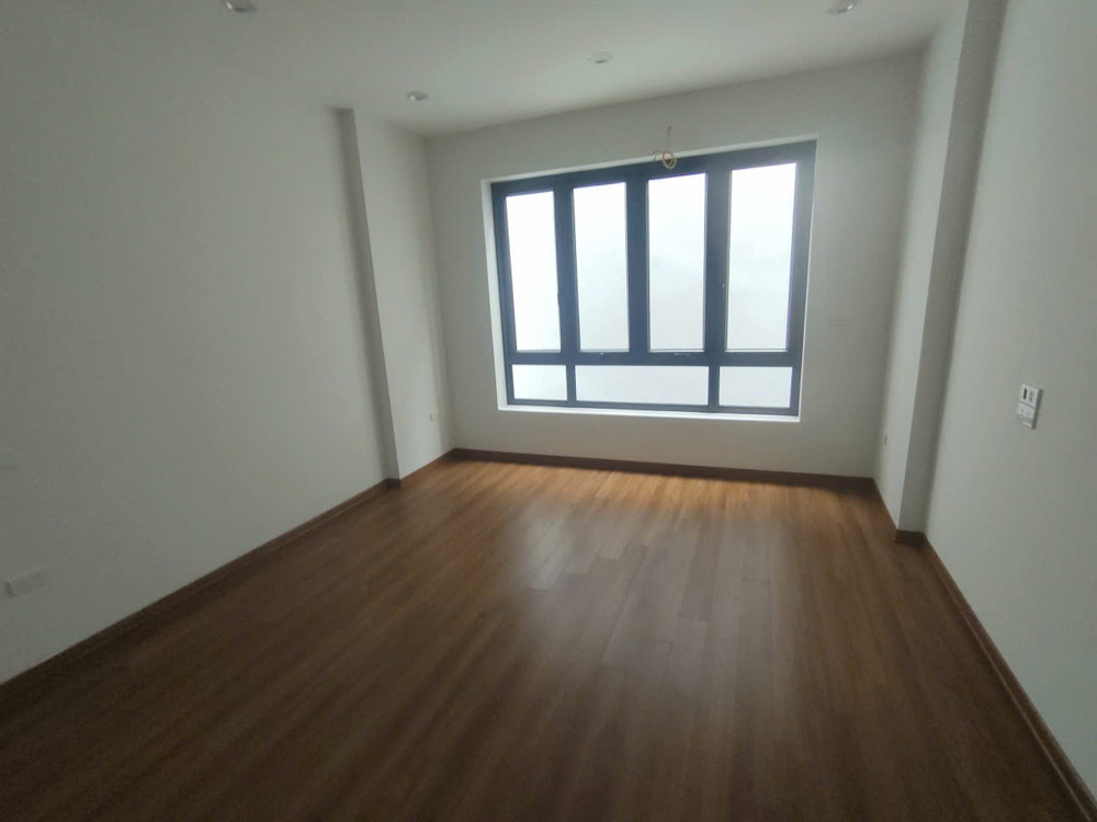 Bán nhà Lạc Long Quân - Tây Hồ, DT75m2, MT4.8m, gần Hồ Tây lộng gió (Chỉ 11.3 tỷ)