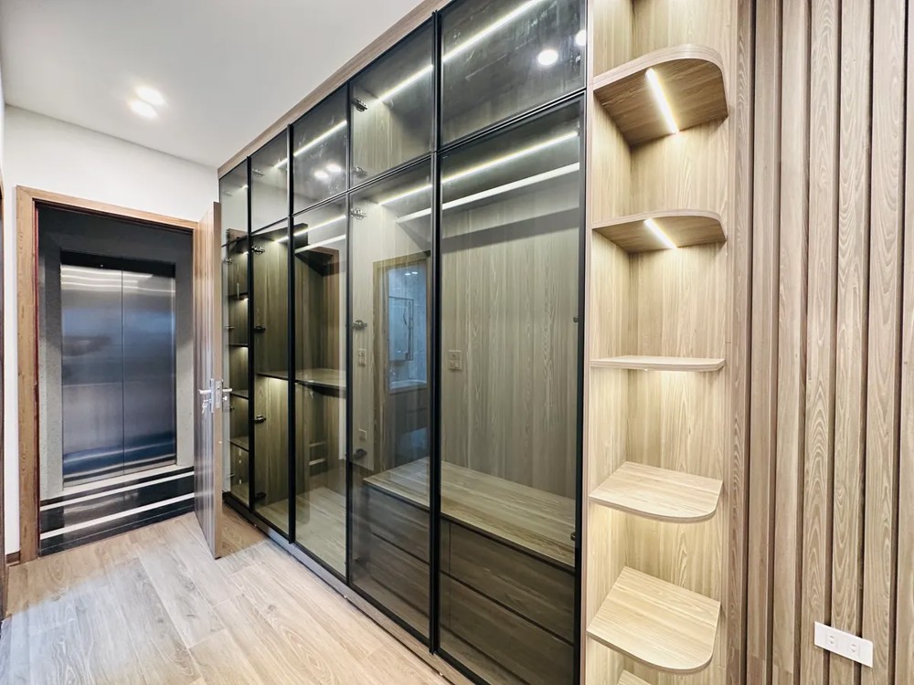 NHÀ MỚI Ô TÔ VÀO NHÀ NGÕ NÔNG 10M RA MẶT PHỐ NGUYỄN VĂN LINH 5 TẦNG 52 M2 X 13.2TỶ