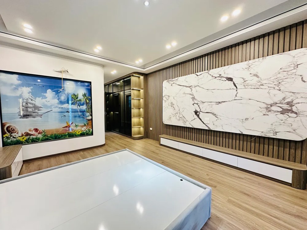 NHÀ MỚI Ô TÔ VÀO NHÀ NGÕ NÔNG 10M RA MẶT PHỐ NGUYỄN VĂN LINH 5 TẦNG 52 M2 X 13.2TỶ
