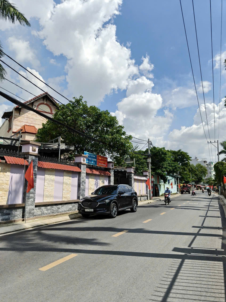 BÁN BIỆT THỰ (20x27) MT ĐƯỜNG D4,TRUNG MỸ TÂY, Q12 – NGAY CẠNH CV PHẦN MỀM