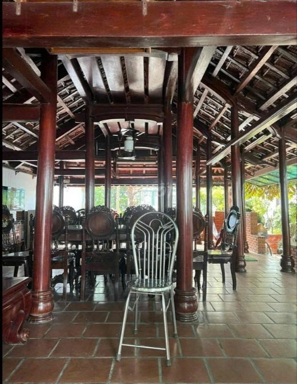 🔥 KHÔNG THỂ TIN NỔI ! MẶT TIỀN CHỢ BÌNH CHÁNH CHỈ HƠN 9 TỶ : BIỆT THỰ NHÀ GỖ SÂN VƯỜN 