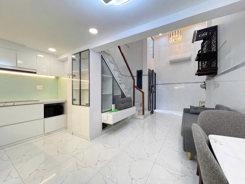 Nhà mới lệch tầng full nội thất Bán Âu Dương Lân P3Q8