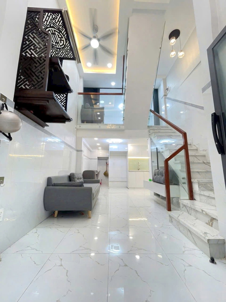 Nhà mới lệch tầng full nội thất Bán Âu Dương Lân P3Q8