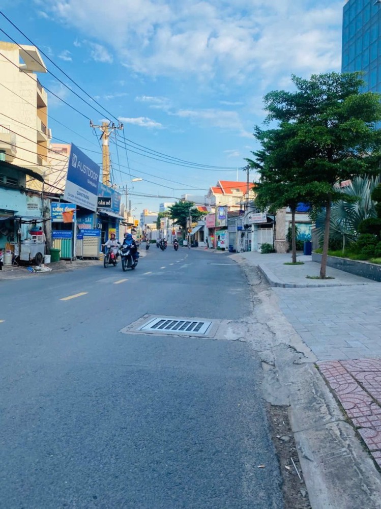 Bán nhà 5 tầng, 24 phòng trọ đường Số 9, Tăng Nhơn Phú B, Q.9, TP HCM. DT 168m2, sổ hồng riêng, giá