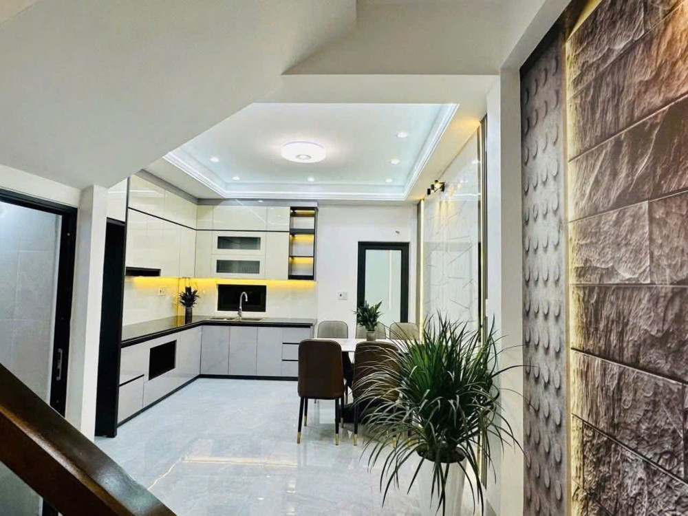 BÁN NHÀ NGUYỄN VĂN CỪ LONG BIÊN, DÂN XÂY, OTO,NGÕ THÔNG,42M NHỈNH 8 TỶ