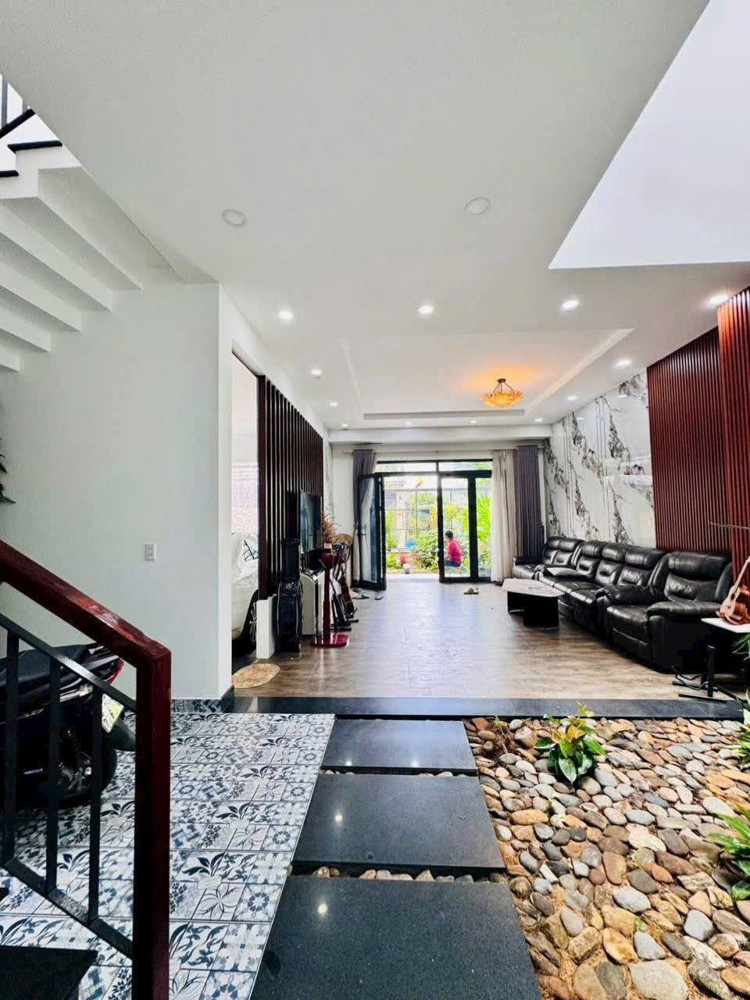 SIÊU PHẨM MẶT TIỀN TRUNG TÂM Q12 – NHÀ (6x27) NHÁNH TÔ KÝ – GIÁ CHỈ 9.8 TỶ SIÊU PHẨM MẶT TIỀN TRUNG TÂM Q12 – NHÀ (6x27) NHÁNH TÔ KÝ – GIÁ CHỈ 9.8 TỶ